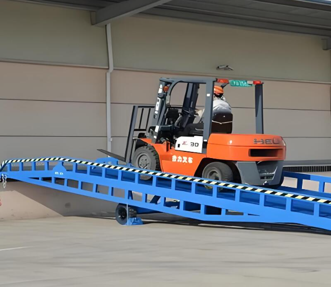 阿勒泰移动式卸货平台（叉车用）